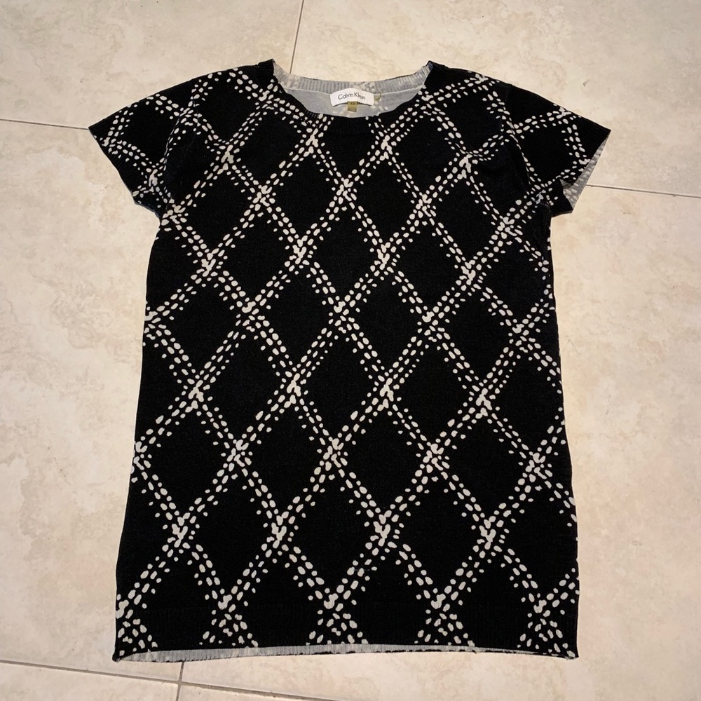 Calvin Klein short sleeve black/white top size XS